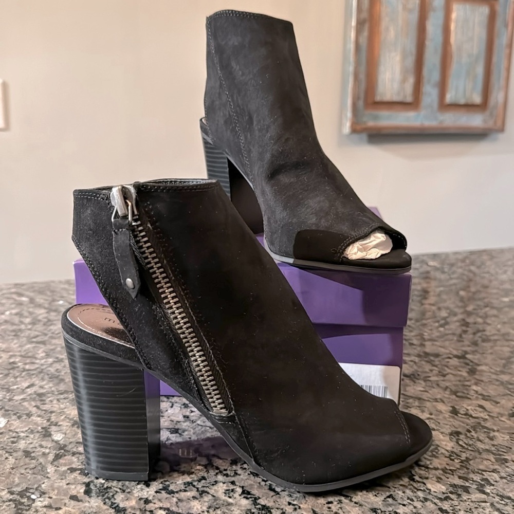 Madden girl black suede peep toe ankle boot NIB 8.5